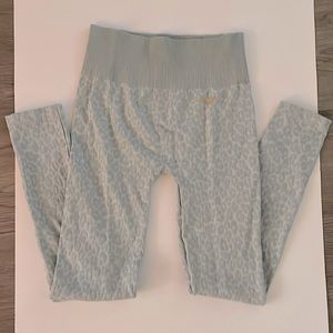 Nikibiki gym leggings